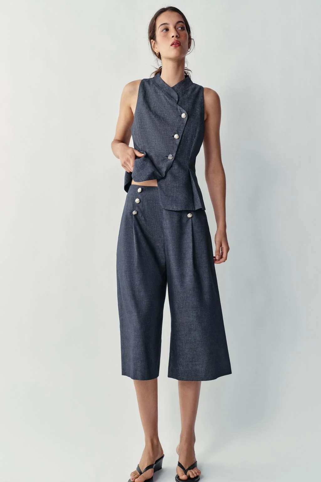 LONG LINEN BLEND BUTTON BERMUDA SHORTS