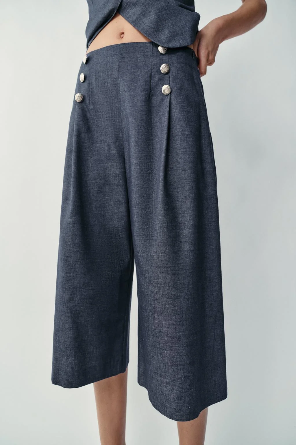 LONG LINEN BLEND BUTTON BERMUDA SHORTS