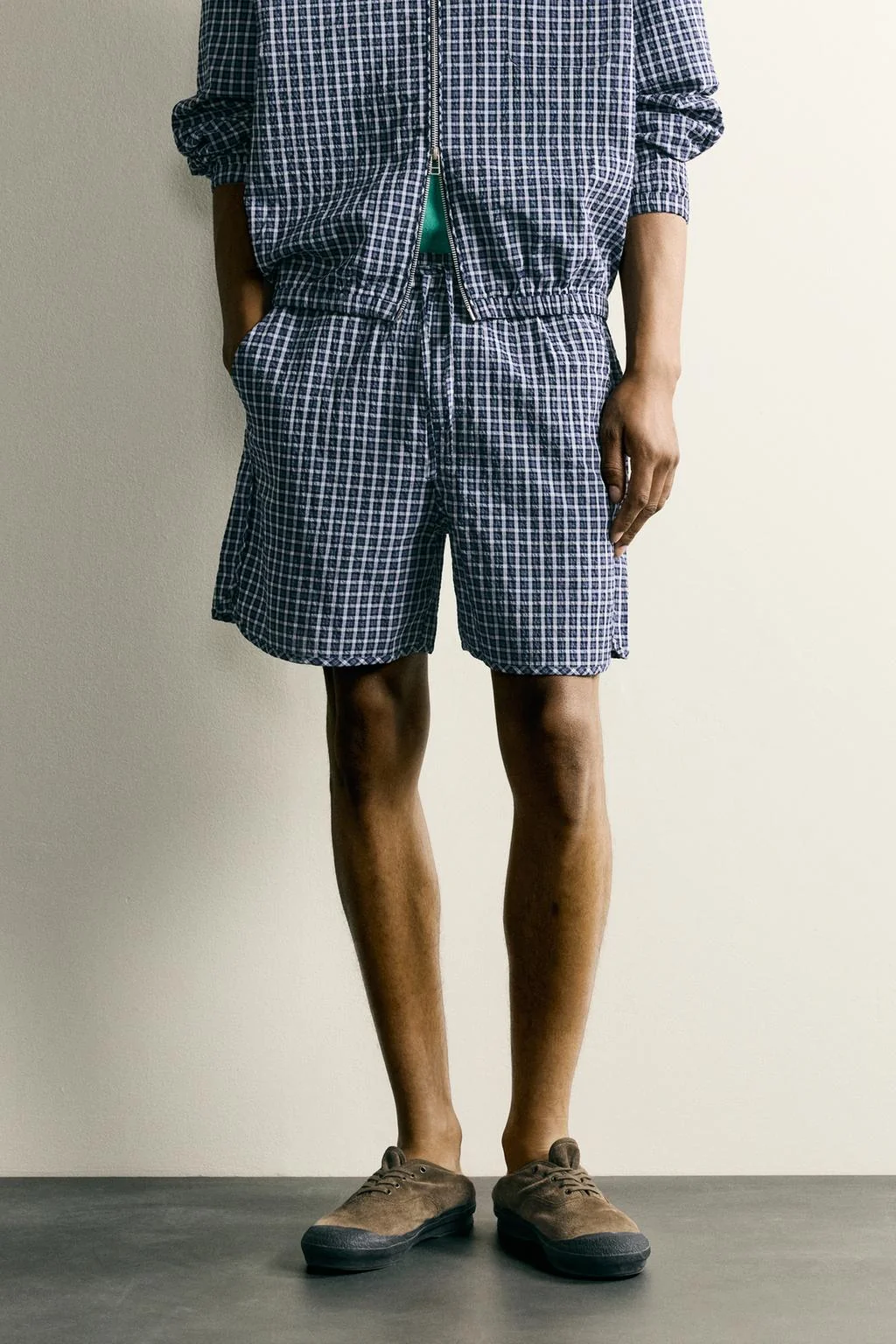 TEXTURED CHECK BERMUDA SHORTS