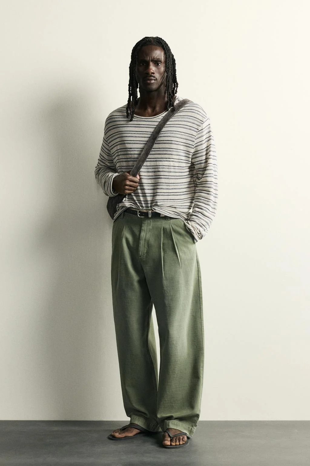 PLEATED BAGGY FIT CHINO TROUSERS