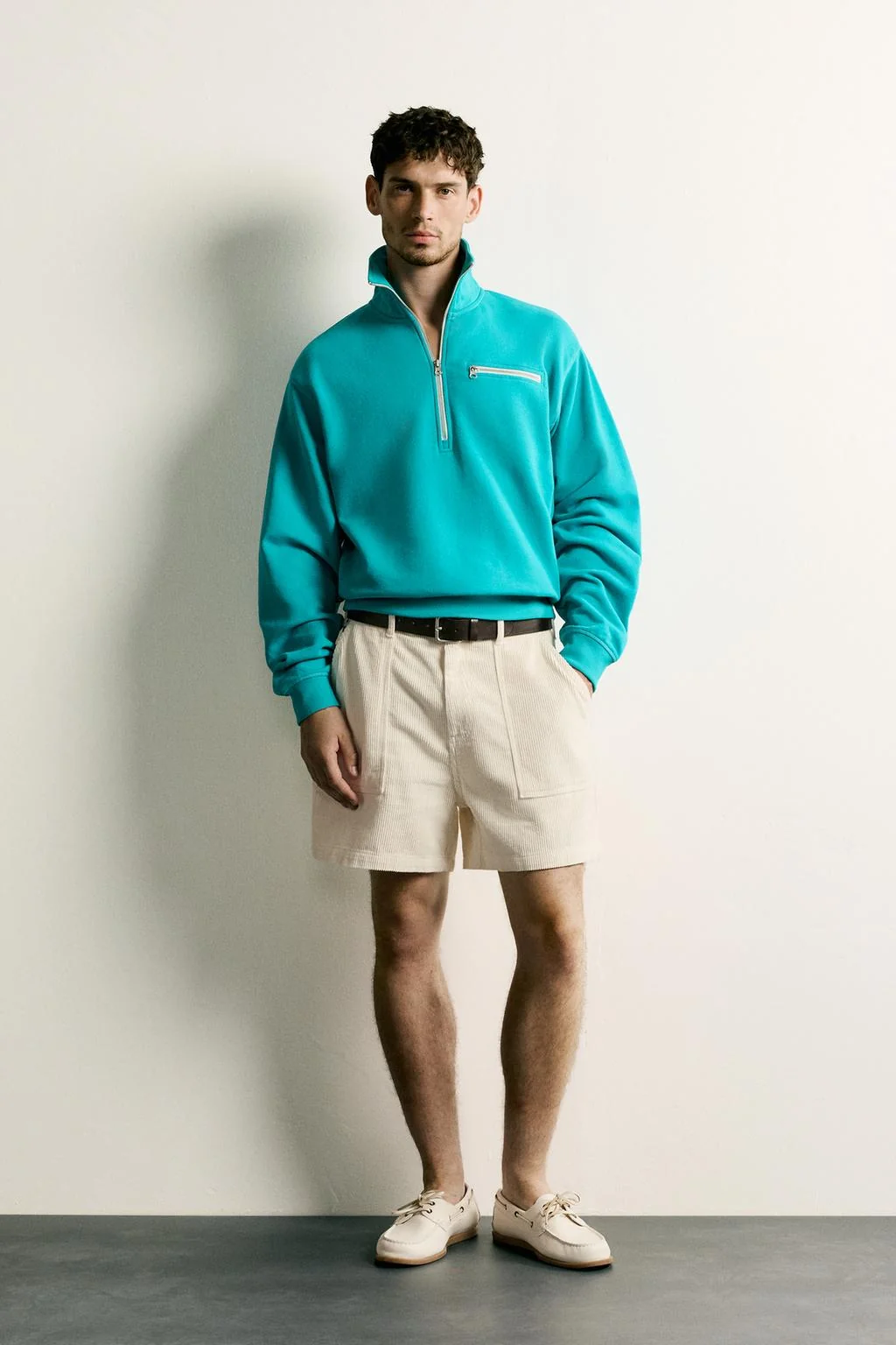 CONTRAST QUARTER-ZIP SWEATSHIRT