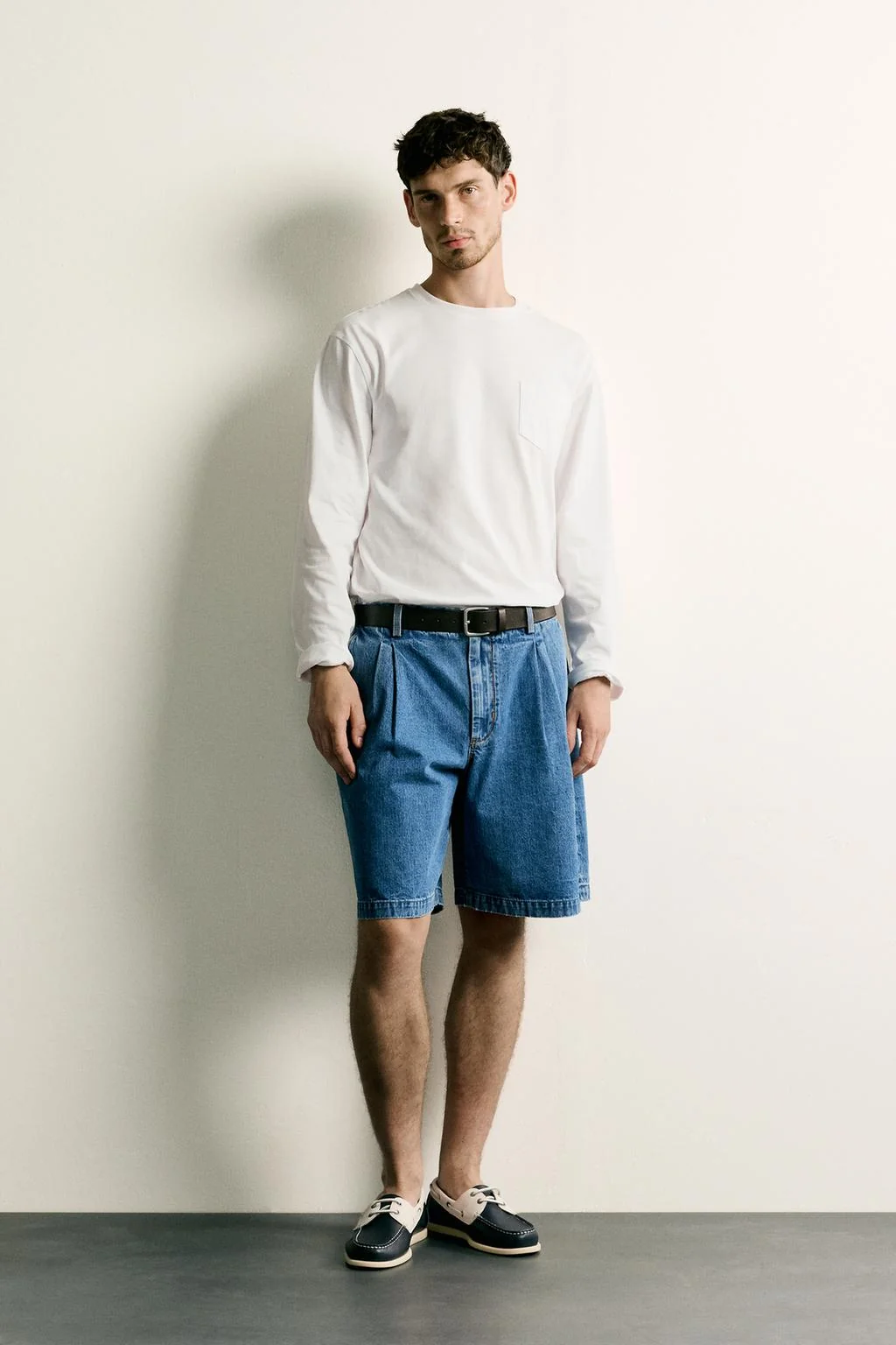PLEATED REGULAR FIT DENIM BERMUDA SHORTS