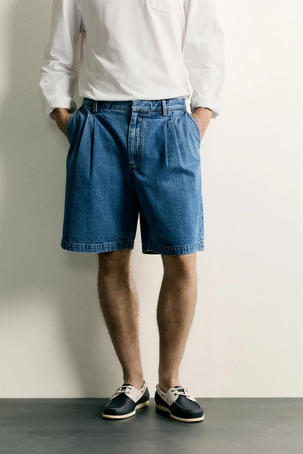 PLEATED REGULAR FIT DENIM BERMUDA SHORTS