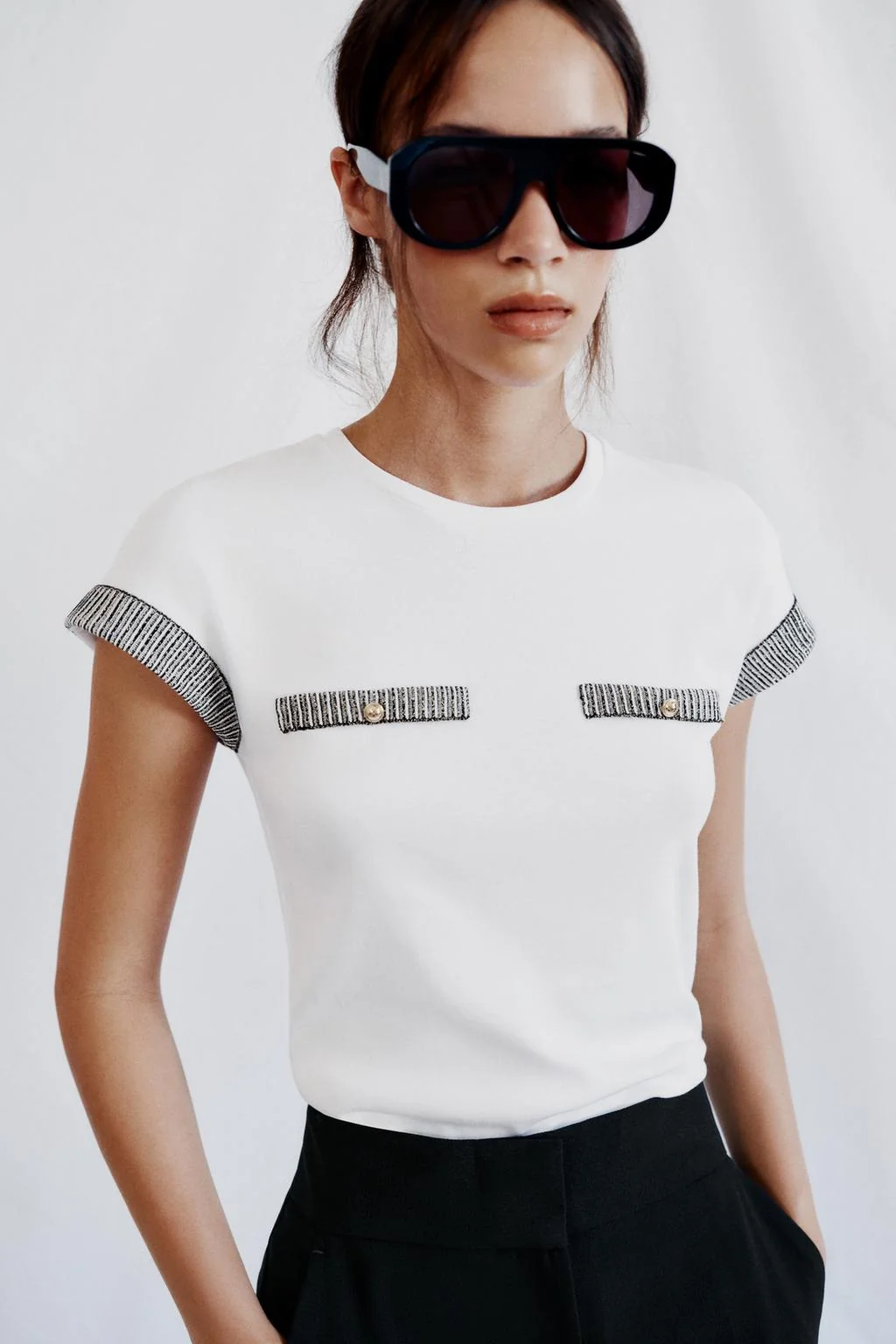 BUTTON TRIM T-SHIRT