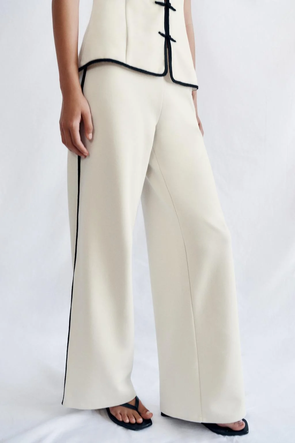 WIDE-LEG TROUSERS WITH TRIM
