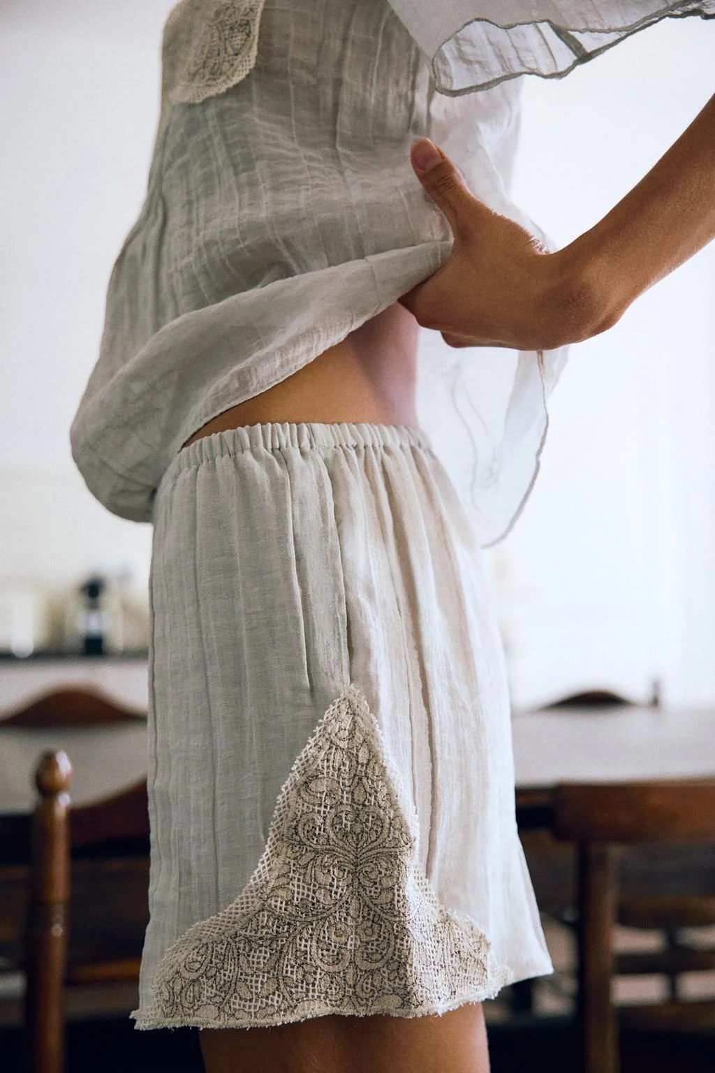 EMBROIDERED LACE SHORTS