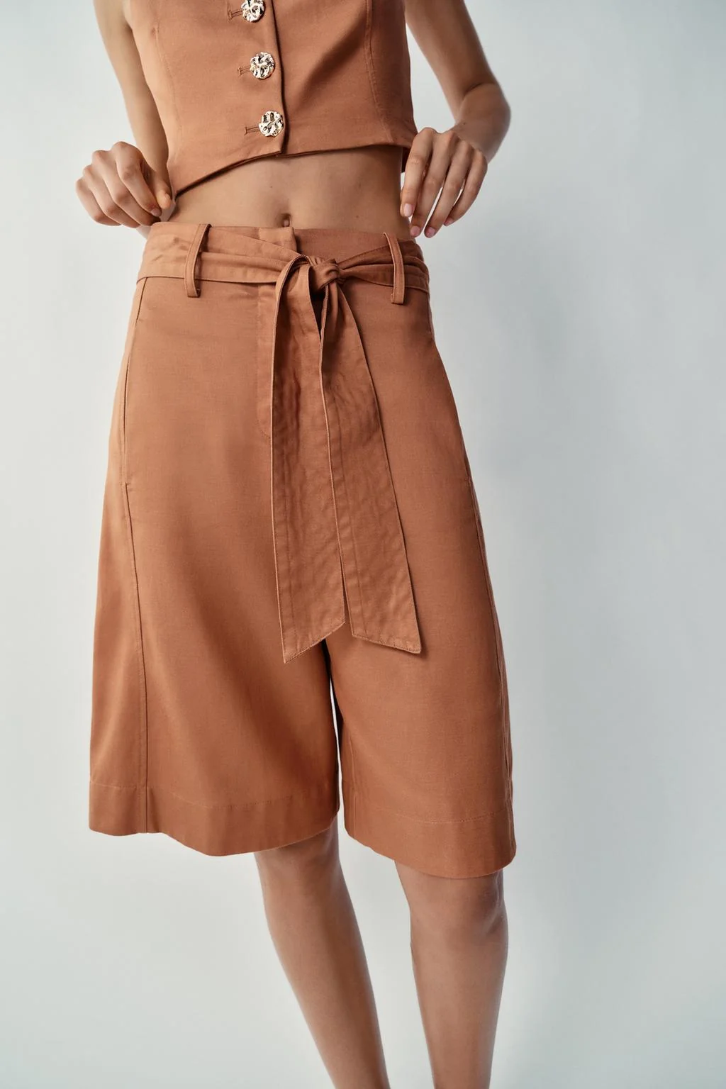 LONG BERMUDA SHORTS WITH BELT