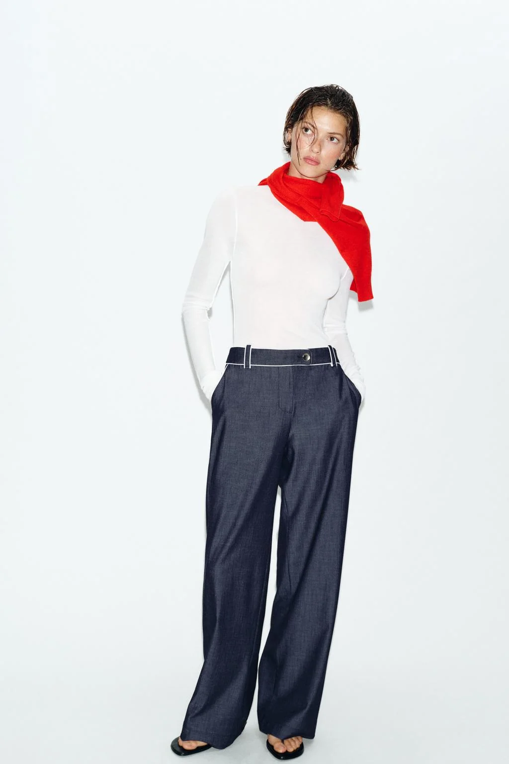 Брюки с широкими штанинами и контрастной отделкой