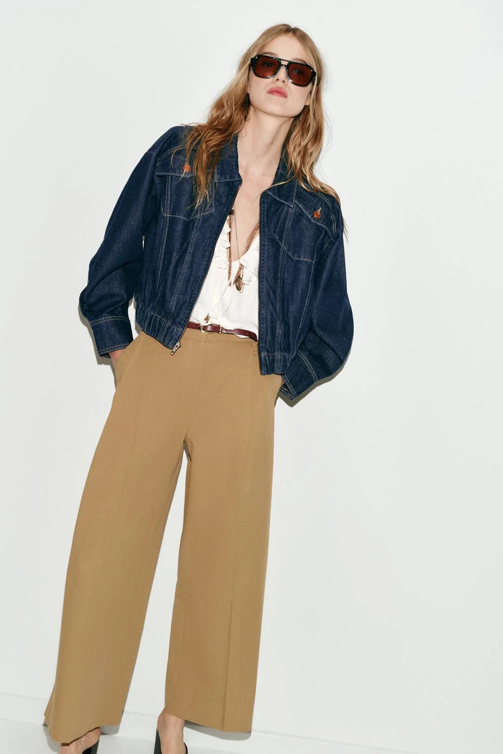 Брюки с поясом и выточками