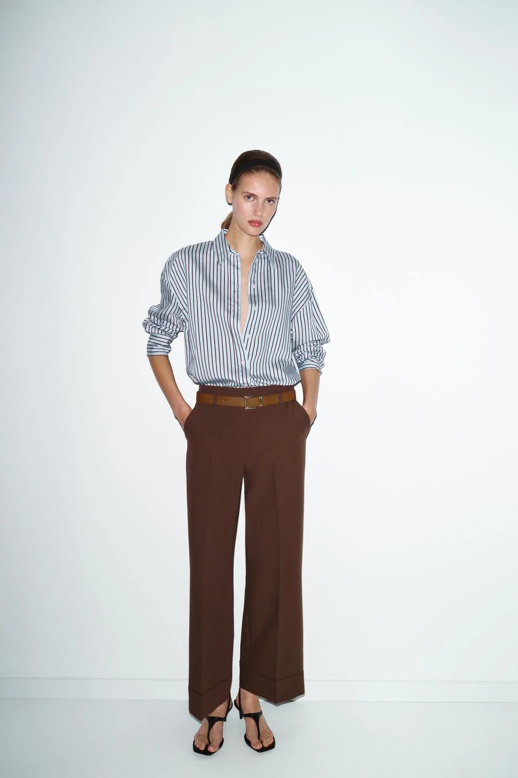 Брюки с подворотами и поясом