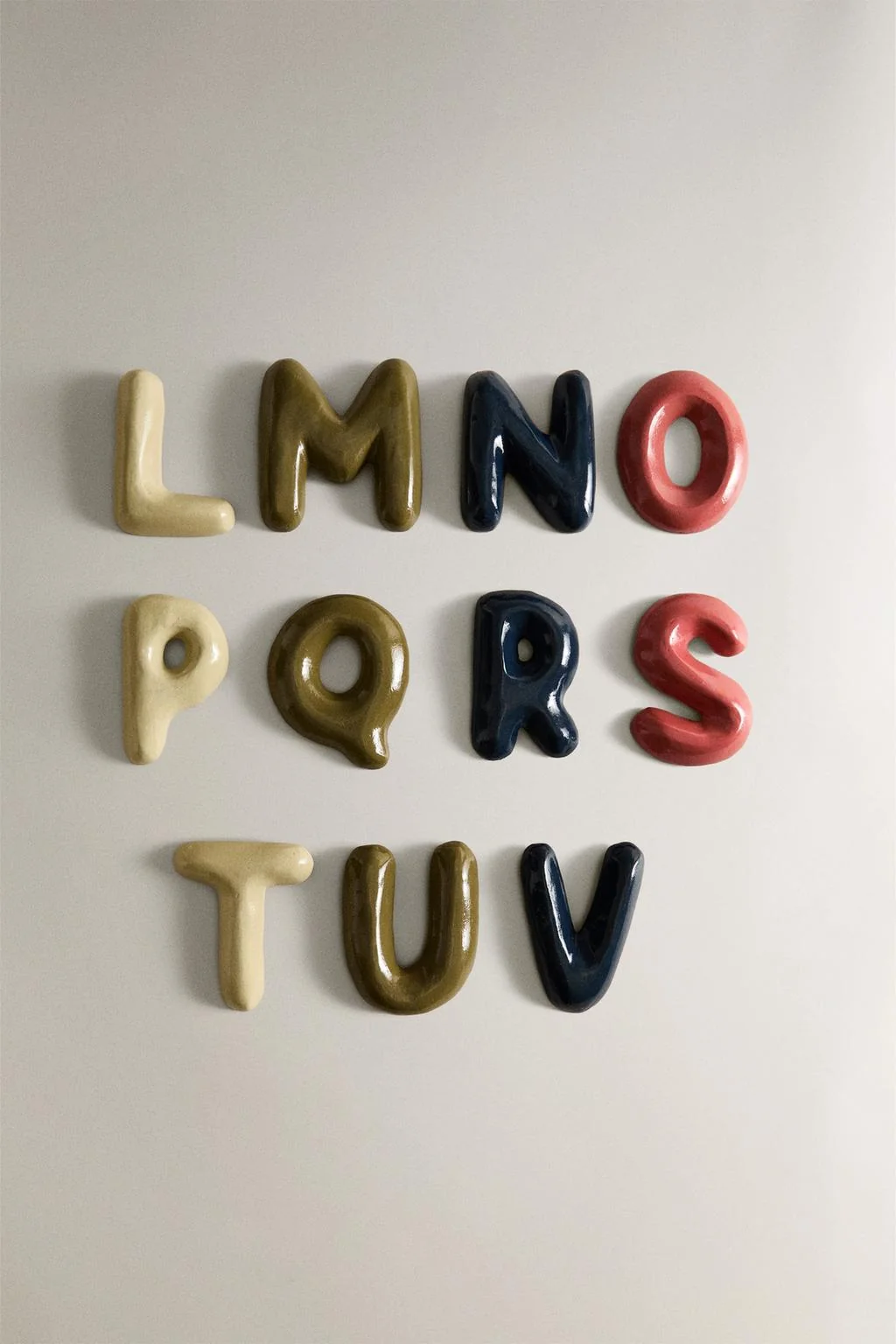 Настенное декоративное панно с буквами