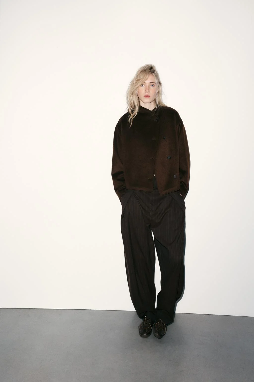 Брюки с эффектом баллон в полоску со складками