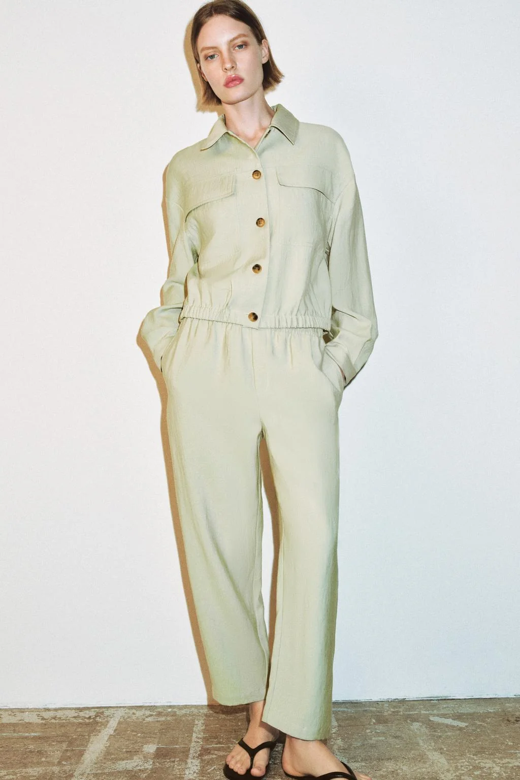 Брюки морковки с эластичным поясом — Пиджачный