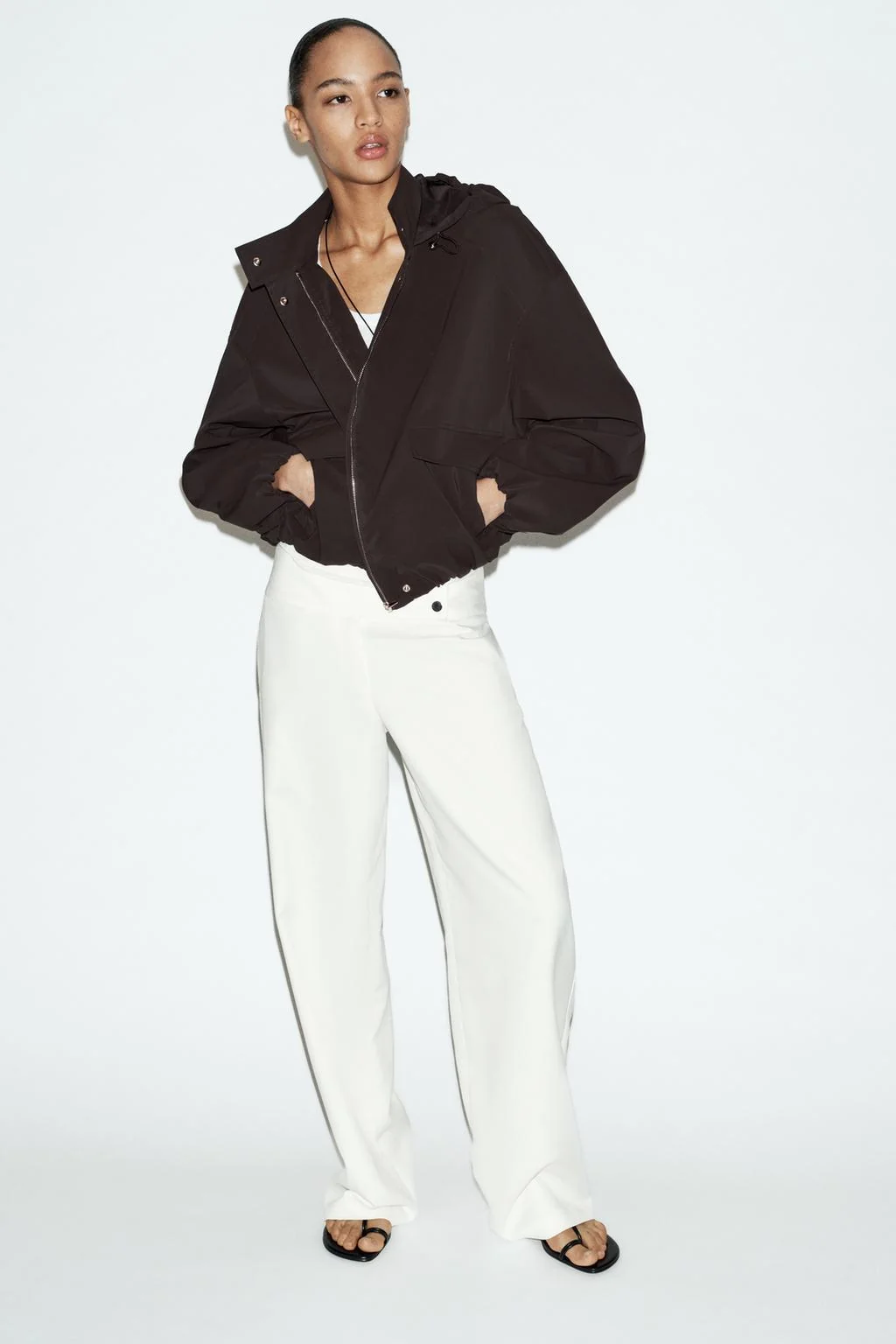 Жакет с капюшоном и покрытием