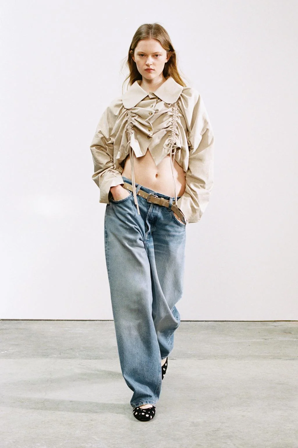 Укороченное тренч-пальто с сборками