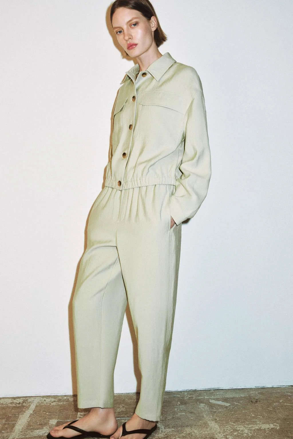 Короткий жакет с клапанами