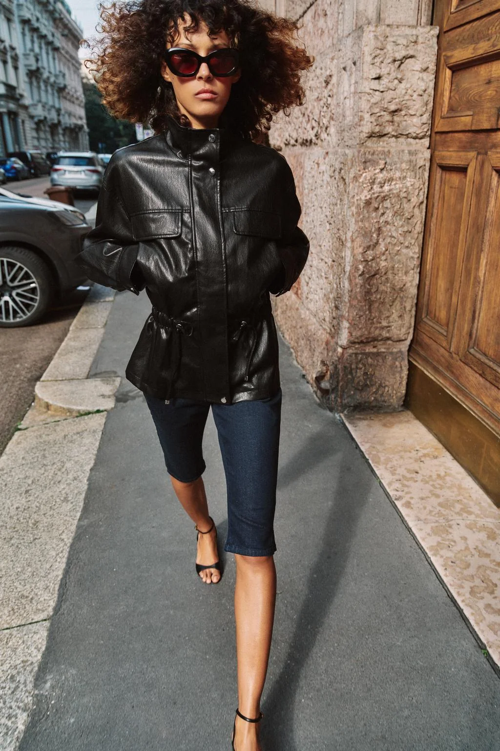 Куртка с высоким воротом и эффектом кожи