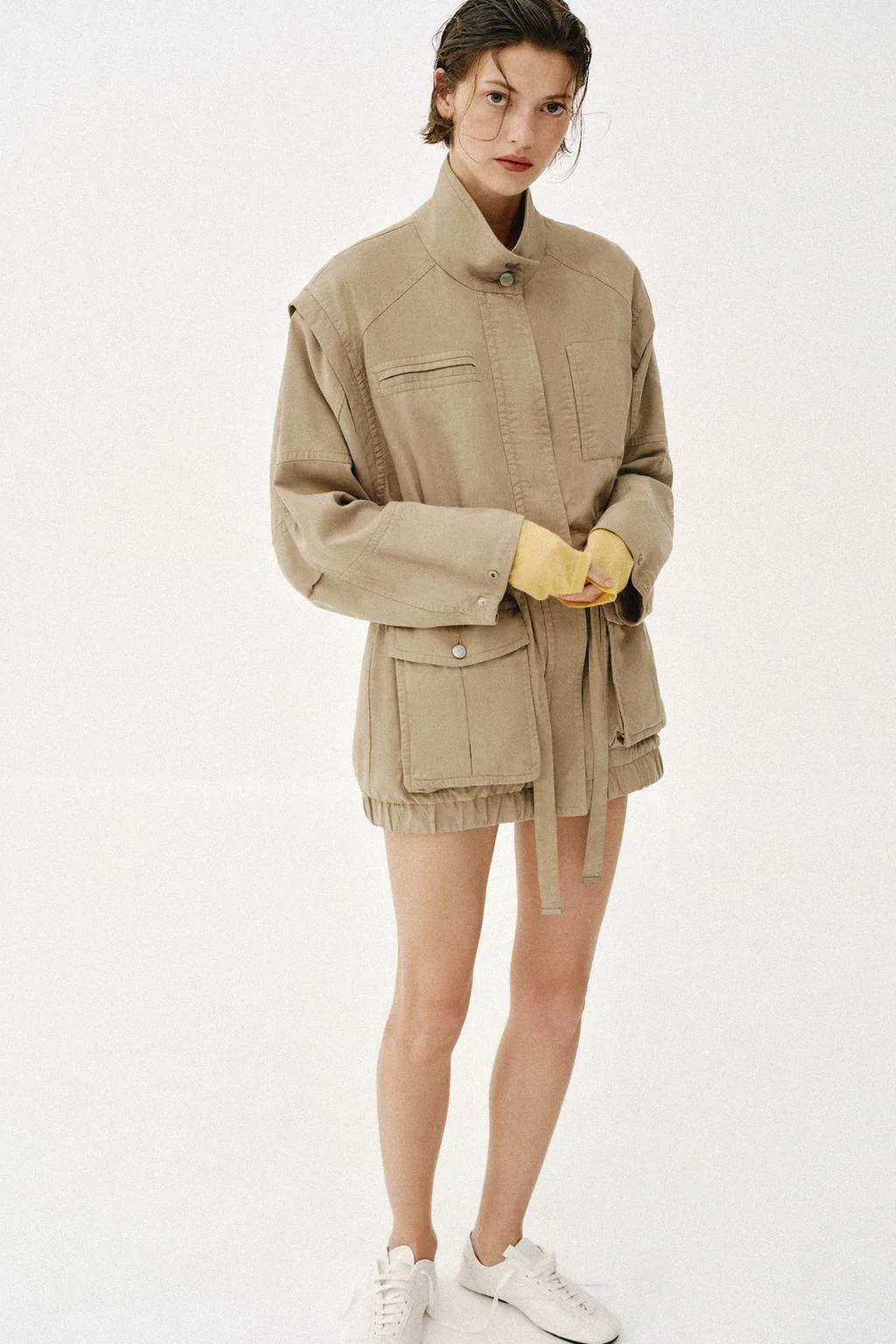 Длинный жакет с высоким воротником