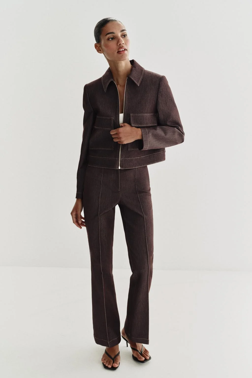 Короткая куртка с клапанными карманами