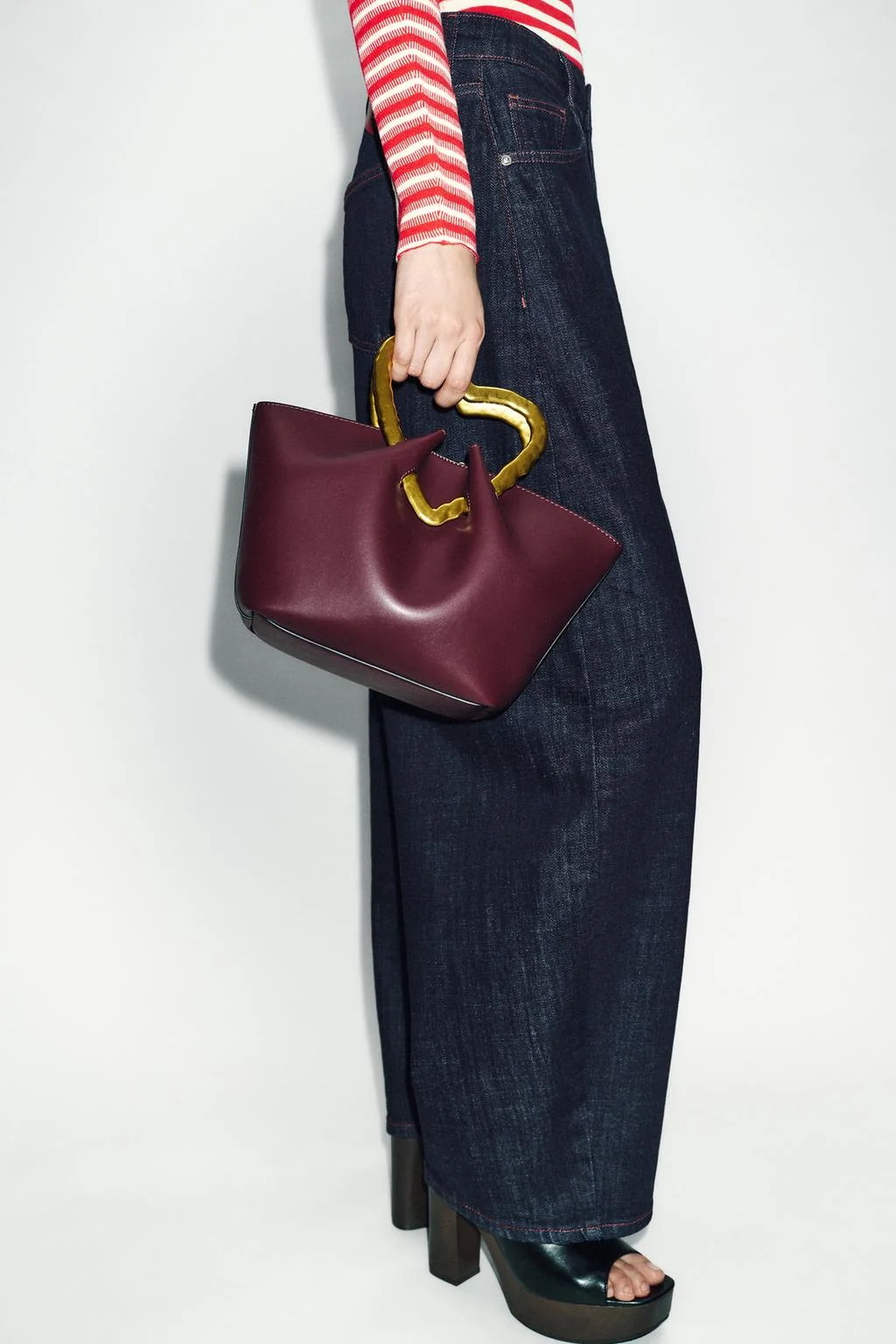 Сумка-ведро с металлической ручкой — Сумки