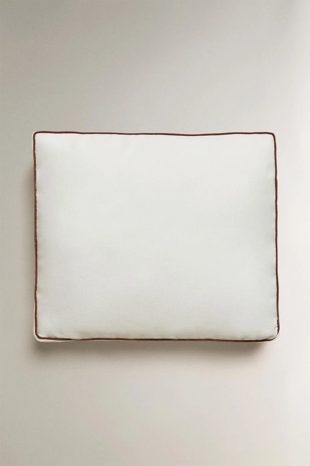 Подушка для спины с окантовкой