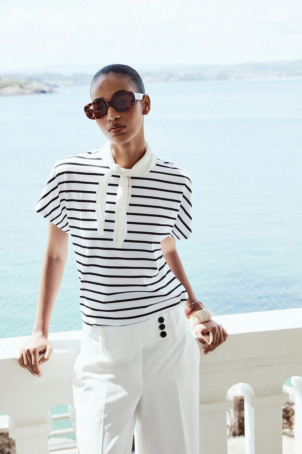 Футболка с опущенным рукавом