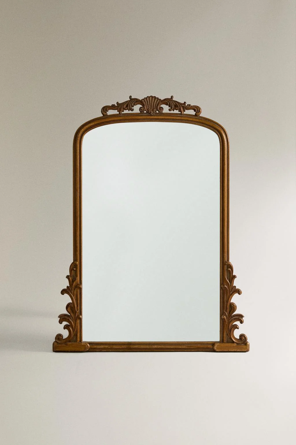 Зеркало настенное деревянное золотое — Зеркала