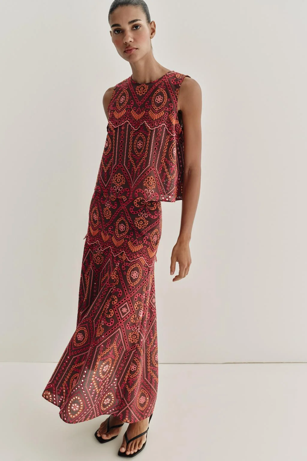 Миди-юбка с вышивкой ажурным узором (набор)