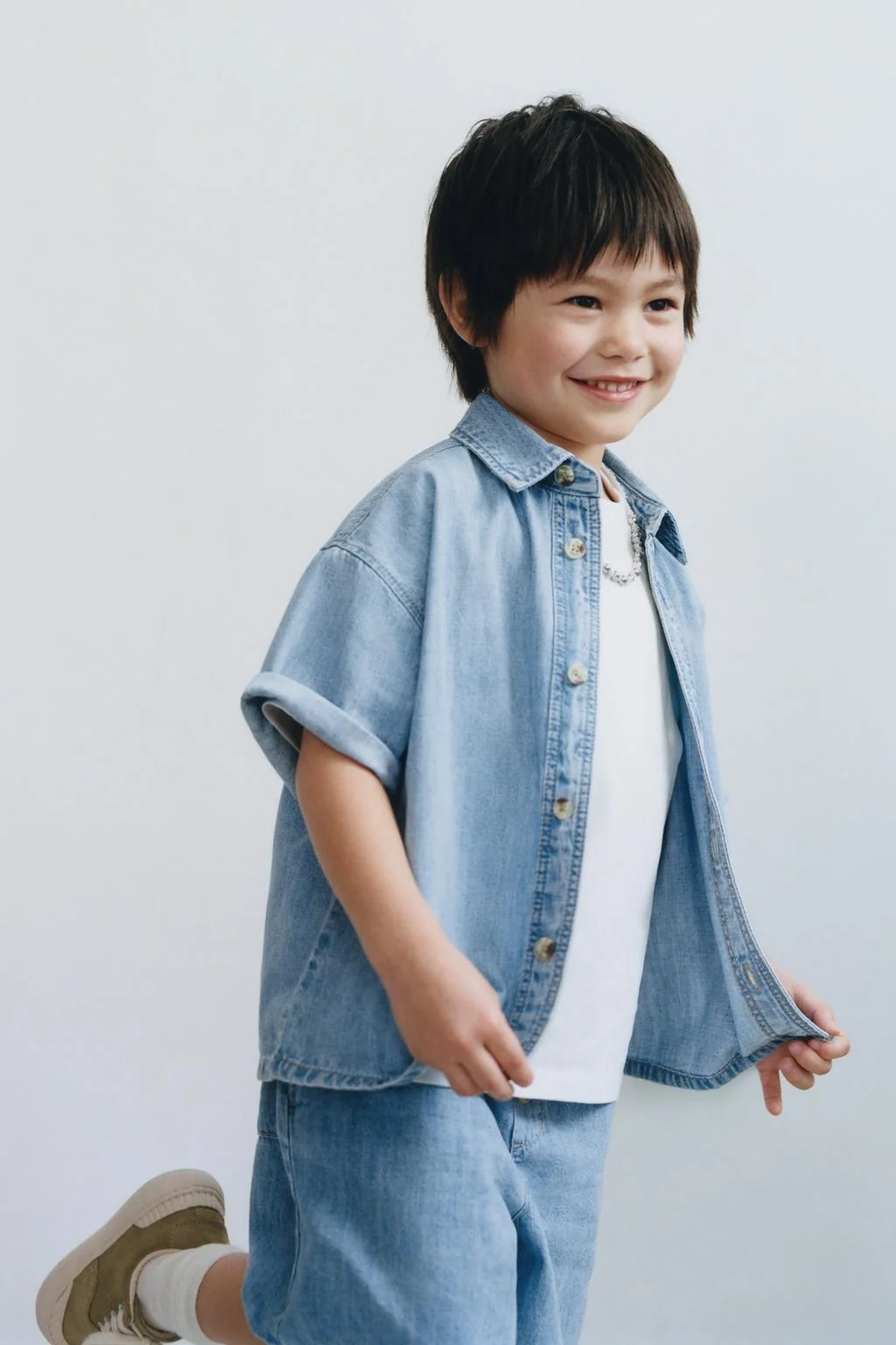 Деним рубашка с лейблом — КЛУБ ЧУДЕСНЫХ ДЕТЕЙ