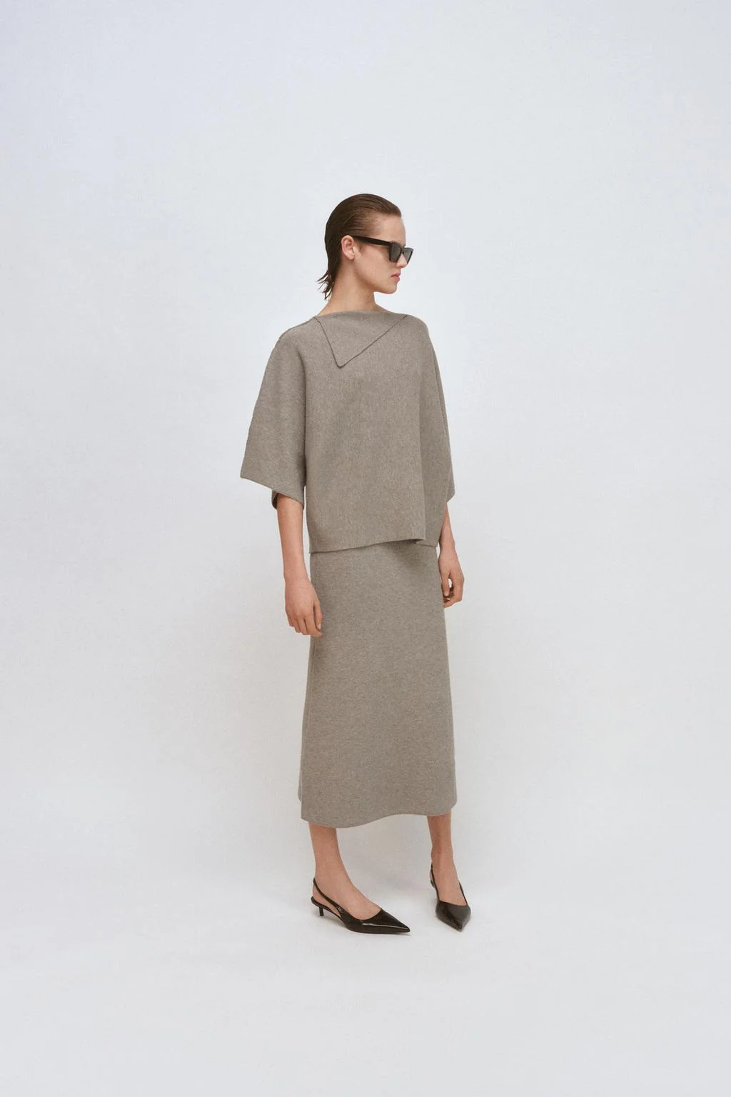 Юбка-миди из трикотажа гладкого вязания