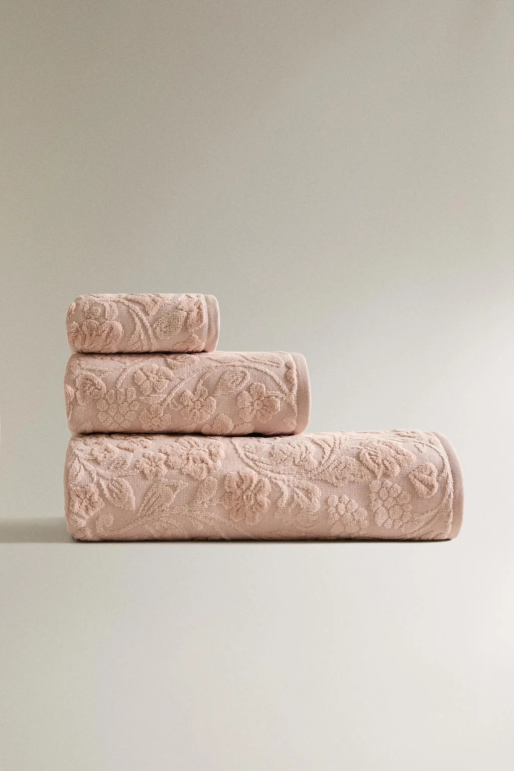 Полотенце для ванной с цветочным жаккардом