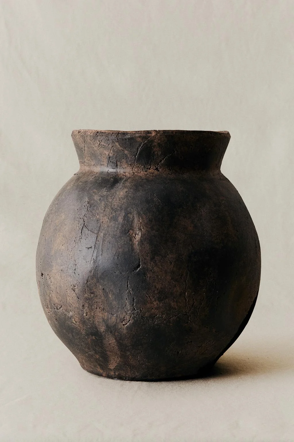 DECORATIVE OVAL CERAMIC VASE