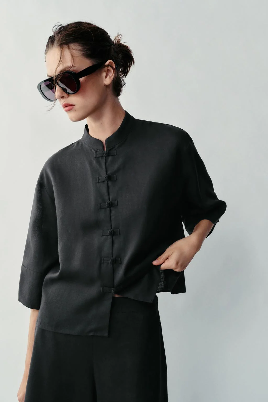 LINEN BLEND SHIRT WITH FROG FASTENING