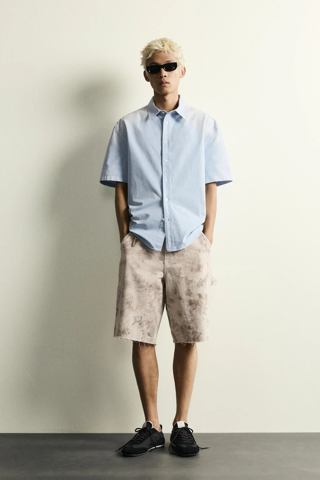 WASHED FLORAL PRINT CARPENTER SHORTS