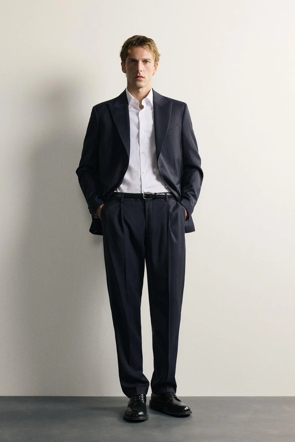 Классический пиджак костюма в полоску из 100% шерсти