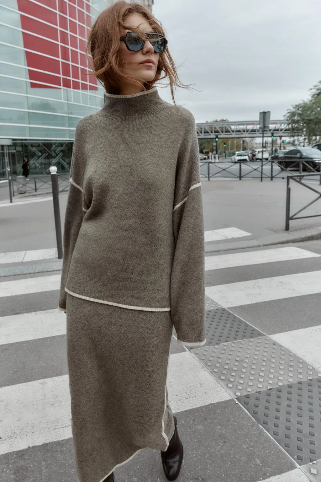 Юбка миди трикотажная с контрастной окантовкой