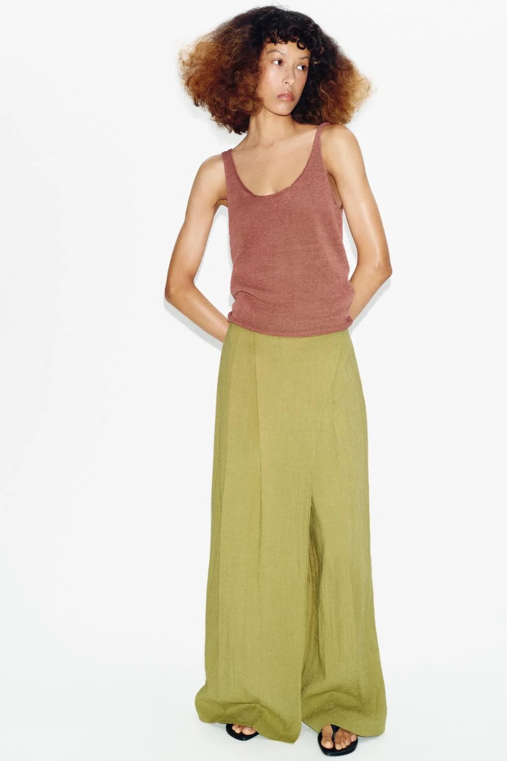 Вязаный топ на бретелях