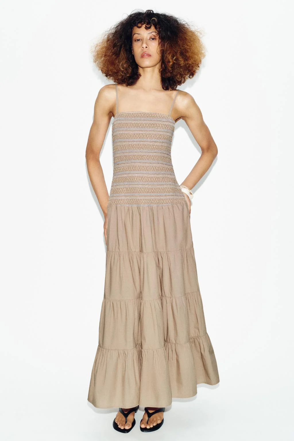 Миди-платье с вышивкой и сборкой