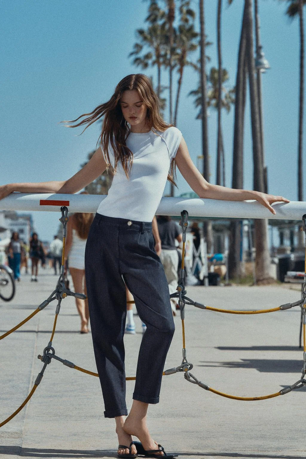 Брюки-чино с подворотами