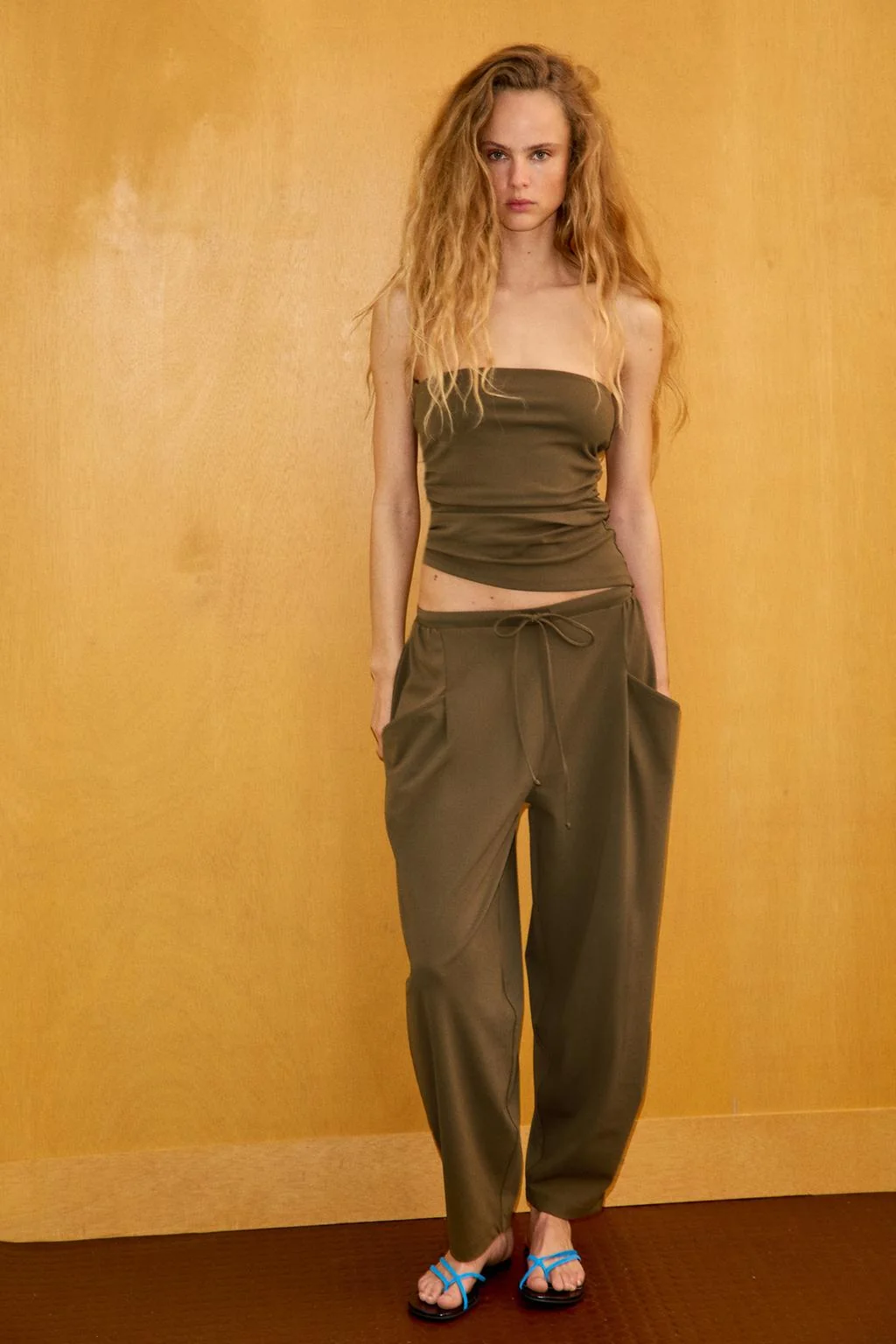 Драпированный текстурированный bandeau топ