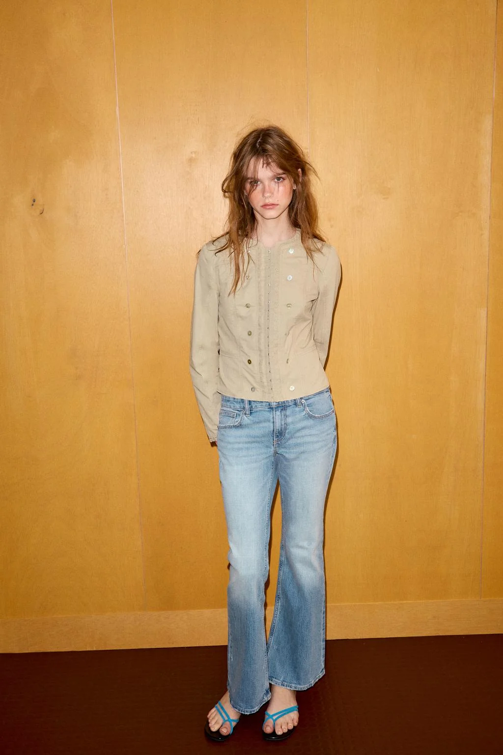 Куртка с кружевными деталями и пуговицами