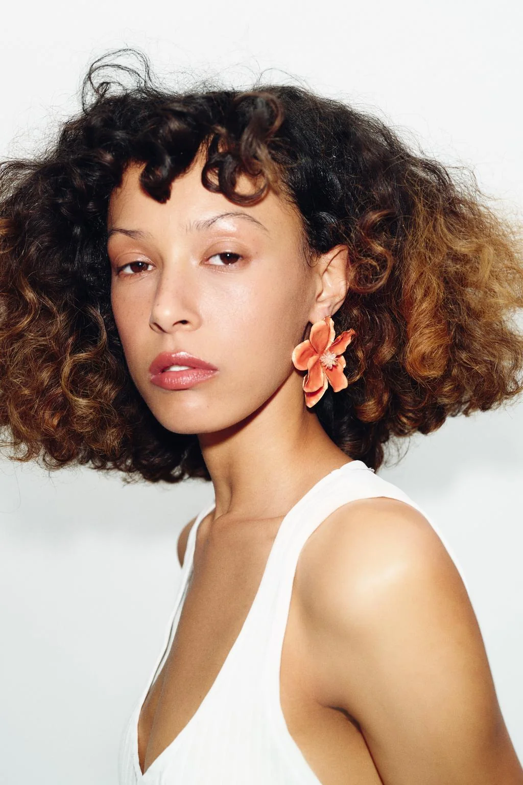 Серьги с эмалированными цветками из металла