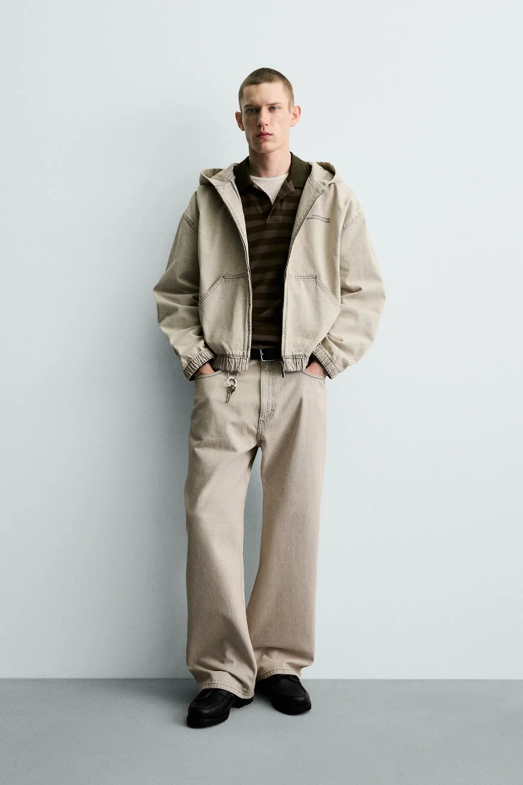 Вышитая джинсовая куртка с капюшоном — Пиджаки | жилеты