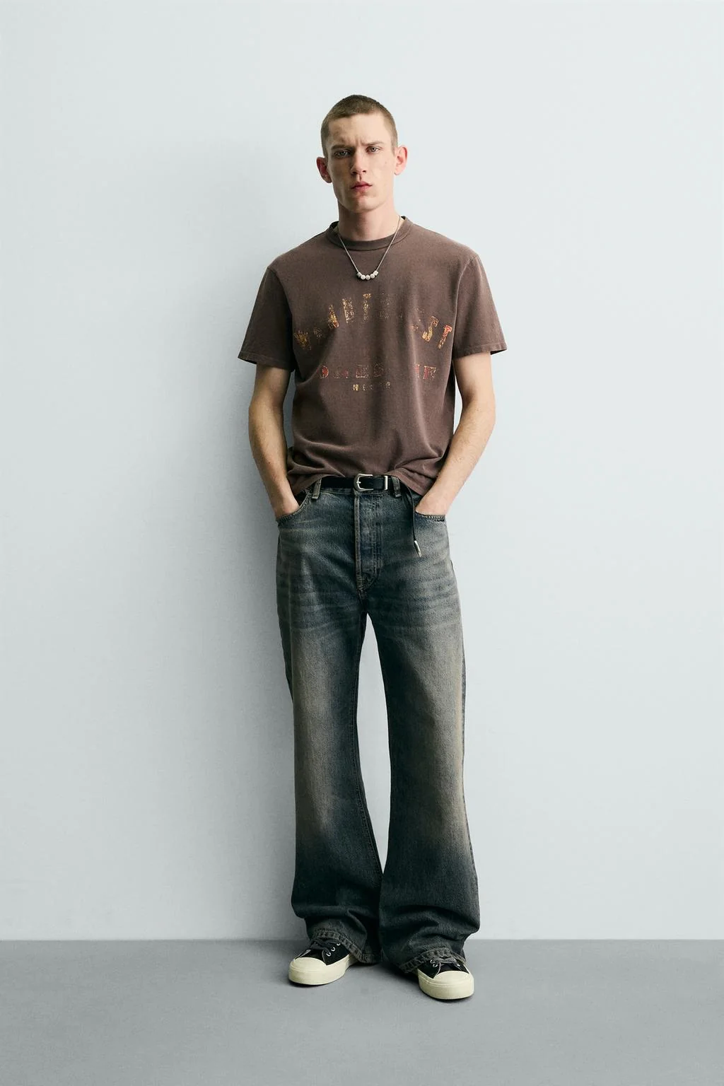 Стиранный вязаный футболка с принтом — С принтом