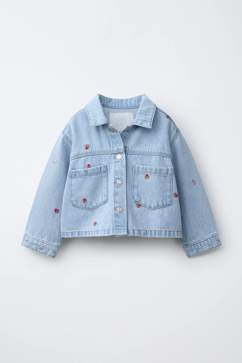 Куртка джинсовая с вышивкой клубники