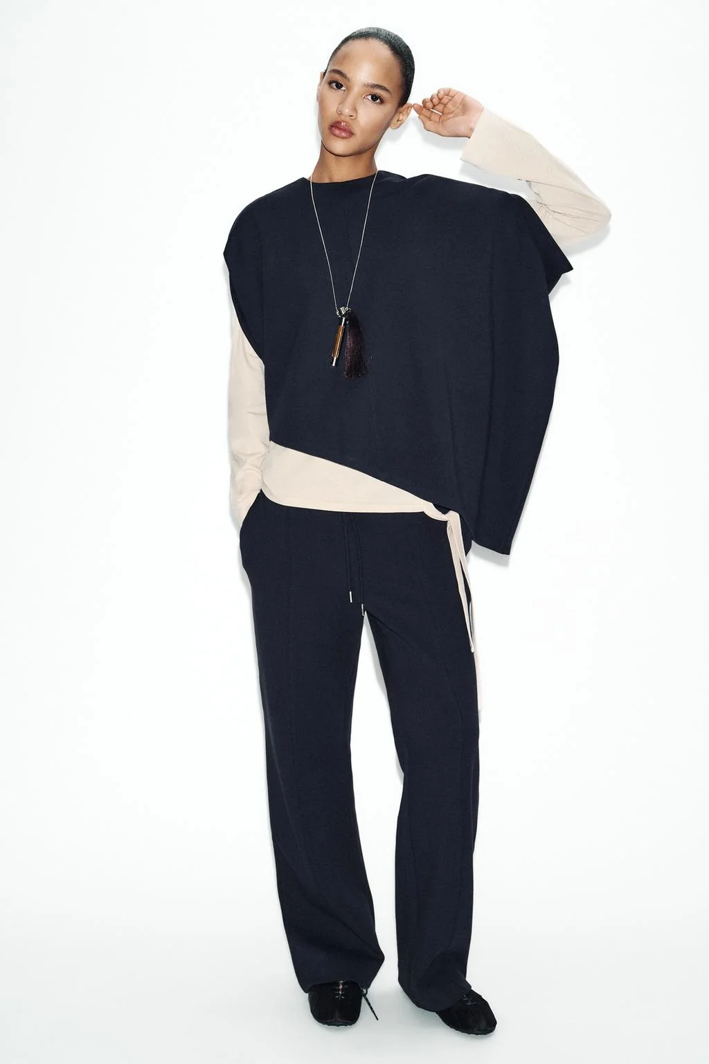 Асимметричный плащ-пелерина интерлок