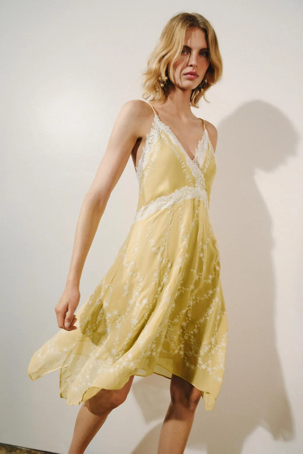 Платье короткое с вышивкой ZW Collection