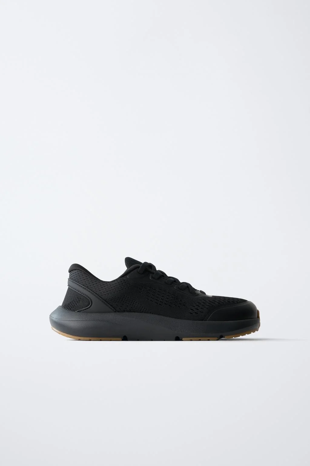 Минималистичные кроссовки