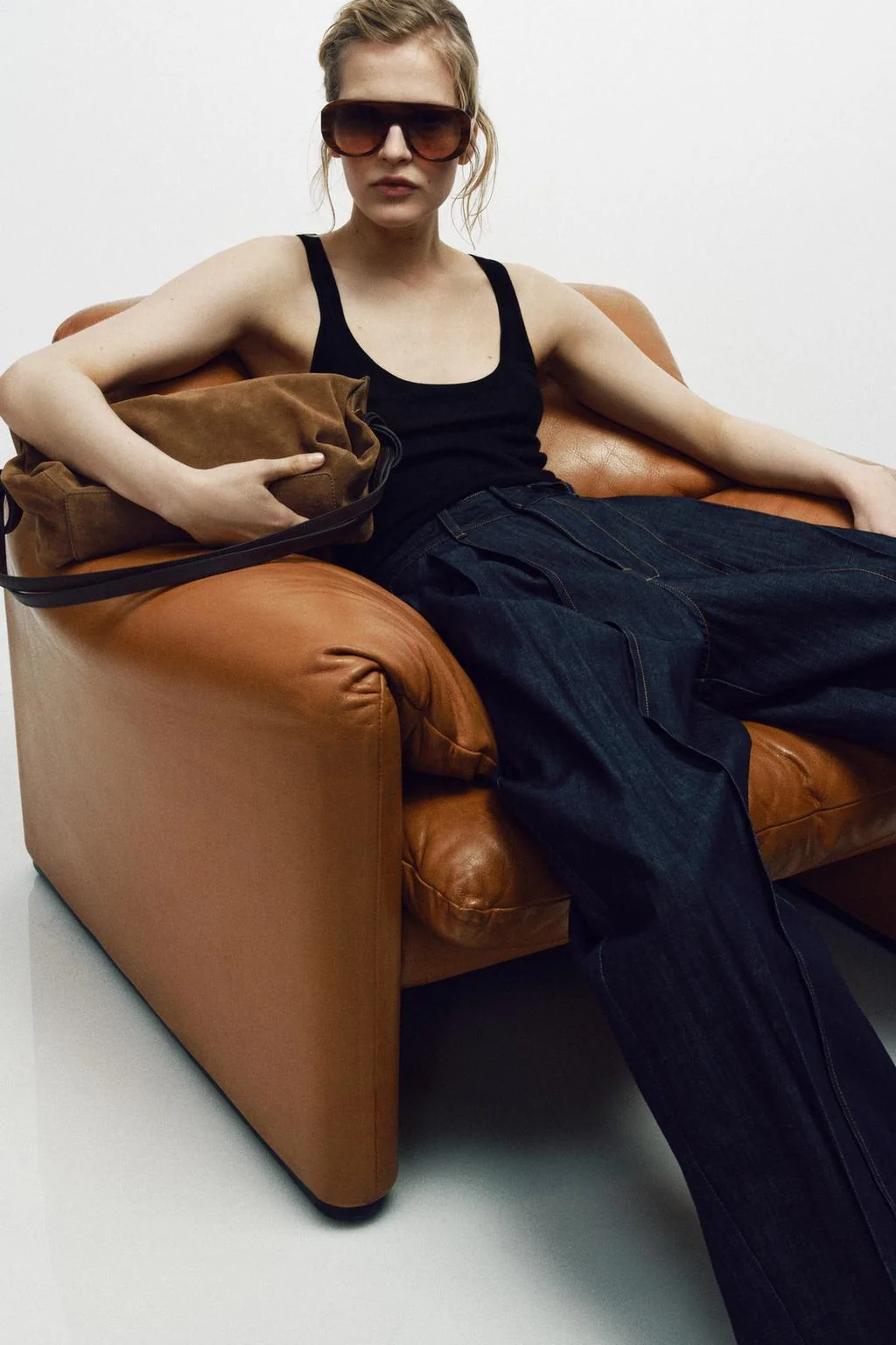 Кожаная овальная сумка — Кожа