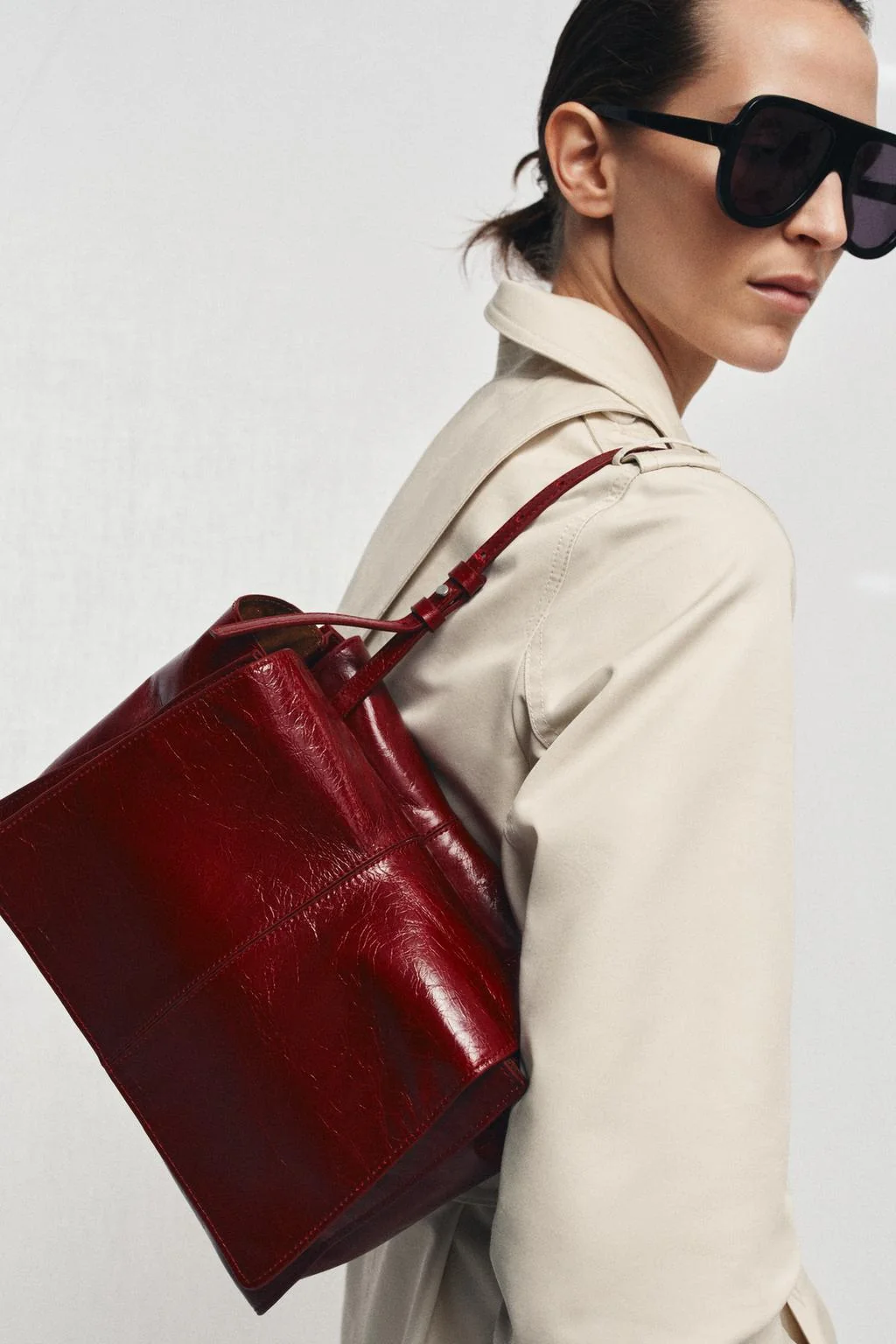 Кожаная мини-шоппер-сумка с двойным карманом